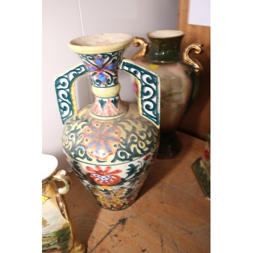 455 - QTY OF VARIOUS DECORATIVE VASES