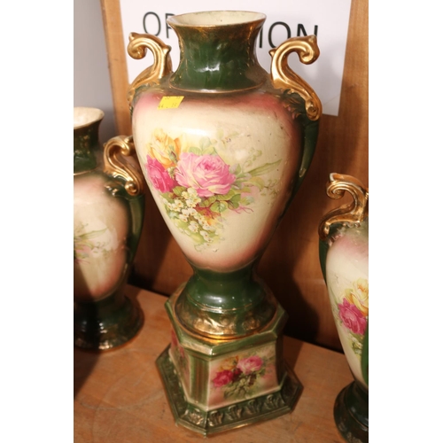 455 - QTY OF VARIOUS DECORATIVE VASES