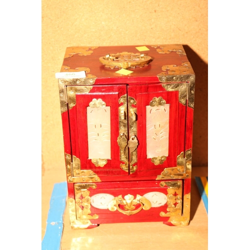 466 - ORNATE LACQUERED JEWELLERY BOX CHINESE DESIGN