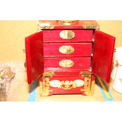 466 - ORNATE LACQUERED JEWELLERY BOX CHINESE DESIGN