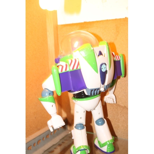 505 - BUZZ LIGHTYEAR LARGE FIGURE IN WORKING ORDER WITH BATTERIES