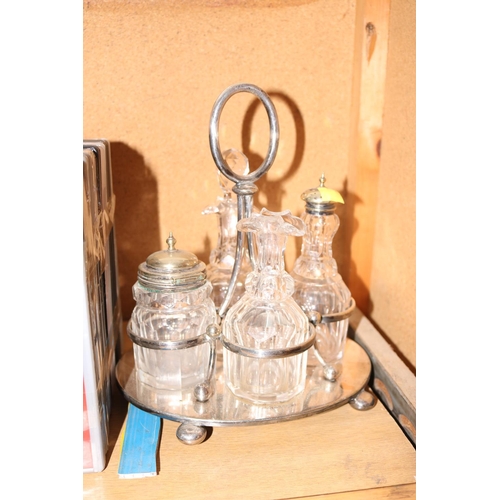 538A - SILVER PLATED CRUET ON STAND