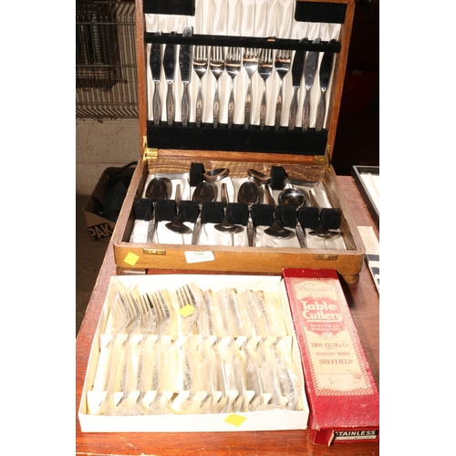 588 - BOXED CUTLERY SETS