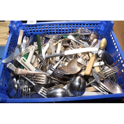 589 - LOOSE & BOXED CUTLERY