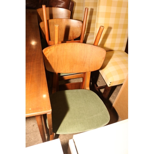 656 - TABLE & 4 CHAIRS