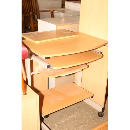 662 - MODERN BEECH STYLE CUPBOARD/COMPUTER DESK/DESK/2 X SMALL CUPBOARDS