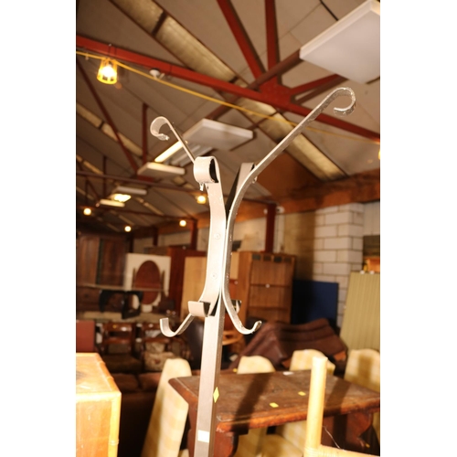 678 - MODERN METAL COAT STAND