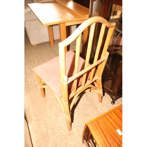 679 - 2 X CHAIRS/2 TIER TABLE & HIGH STOOL