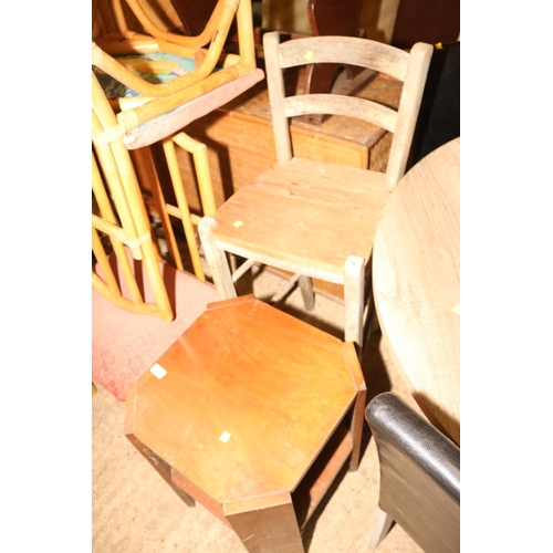 679 - 2 X CHAIRS/2 TIER TABLE & HIGH STOOL