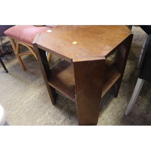 679 - 2 X CHAIRS/2 TIER TABLE & HIGH STOOL