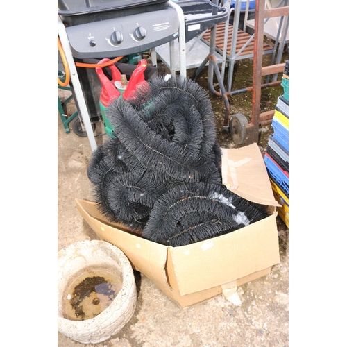 90 - BOX OF GUTTERING ''HEDGEHOG'' 4 X 4M/1 X 3M