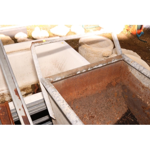 59 - 3 WHEEL GLVANISED FEED BIN