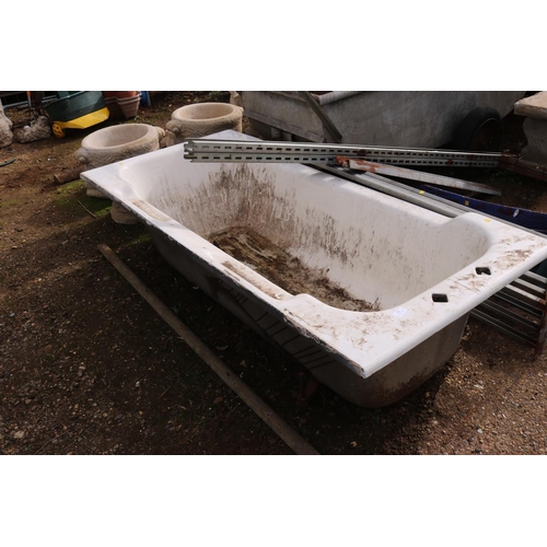 62 - WHITE METAL BATH