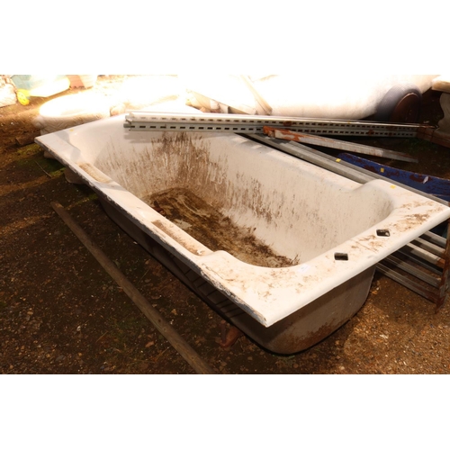 62 - WHITE METAL BATH