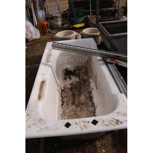 62 - WHITE METAL BATH