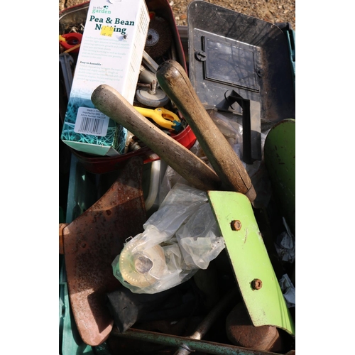75 - TRAY OF MIXED METAL WARE/SLEDGE HAMMER HEADS, ETC