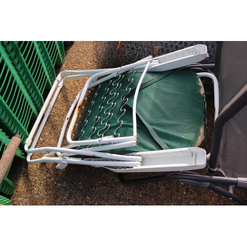 82 - 2 X GARDEN LOUNGERS