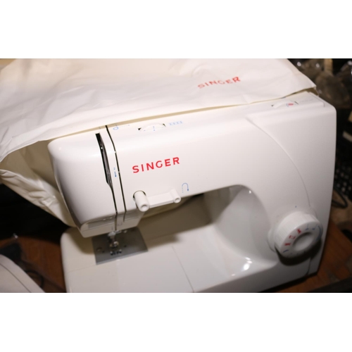 94 - SINGER SEWING MACHING - WARRANTED UNTIL 12 NOON TUESDAY FOLLOWING THE ABOVE SALE