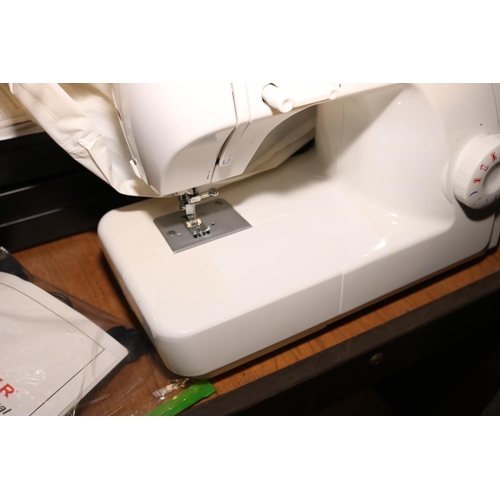 94 - SINGER SEWING MACHING - WARRANTED UNTIL 12 NOON TUESDAY FOLLOWING THE ABOVE SALE