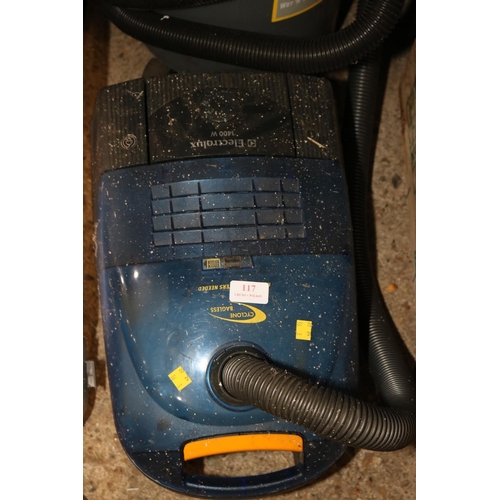 117 - EARLEX COMBI VAC & ELECTROLUX BAGLESS - WARRANTED UNTIL 12 NOON TUESDAY FOLLOWING THE ABOVE SALE