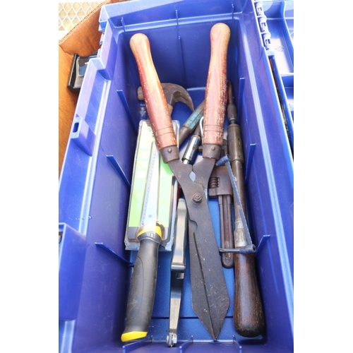 12 - 2 TRAYS OF TOOLS, INCL TOOL BOX