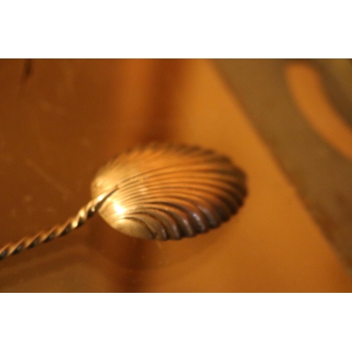 475 - SILVER DOVER SPOON - 9.4 GRAMS