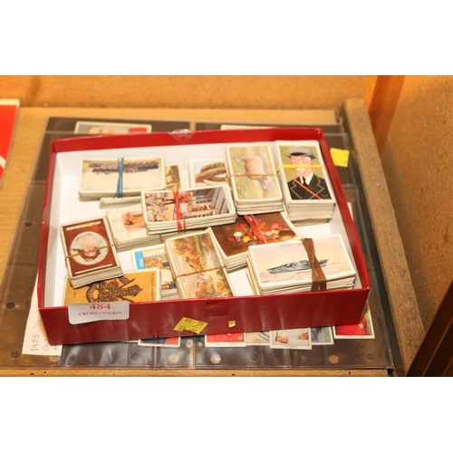 484 - CIGARETTE CARDS 1916-1937 - SETS OF WAR, TRAINS, NATURE, ETC