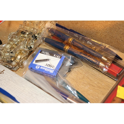 485 - NUMEROUS PARKER PENS (SOME CASED), PAPREMATE, REFILLS, ETC