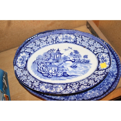 489 - 4 B/W OVAL PLATTERS