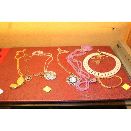 491 - BOX OF MIXED JEWELLERY & NECKLACES