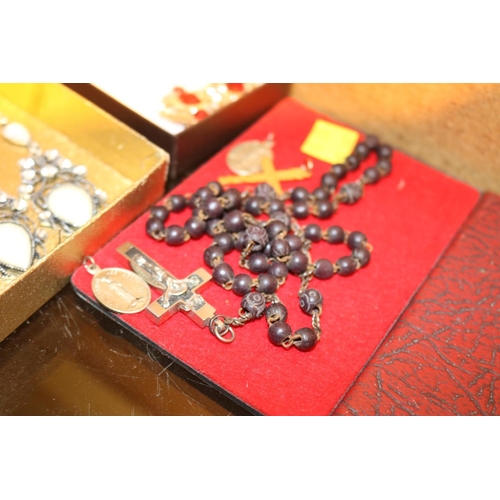 491 - BOX OF MIXED JEWELLERY & NECKLACES