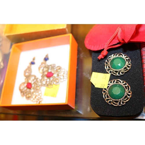 491 - BOX OF MIXED JEWELLERY & NECKLACES