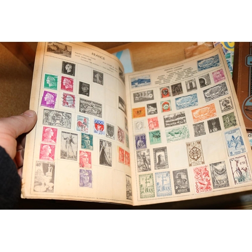 495 - QTY OF FOREIGN STAMP ALBUMS & STAMPS