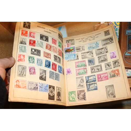 495 - QTY OF FOREIGN STAMP ALBUMS & STAMPS