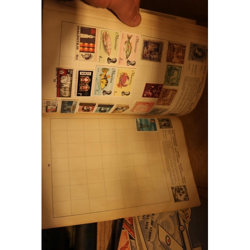495 - QTY OF FOREIGN STAMP ALBUMS & STAMPS