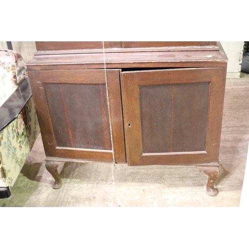 638 - GLASS FRONTED WOOD CABINET