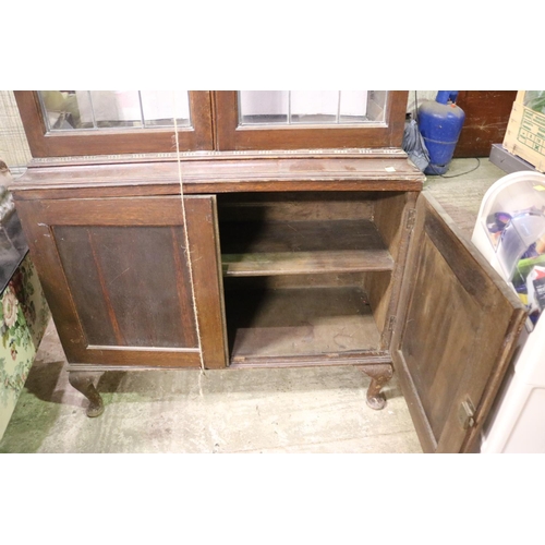 638 - GLASS FRONTED WOOD CABINET