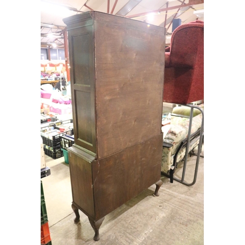 638 - GLASS FRONTED WOOD CABINET