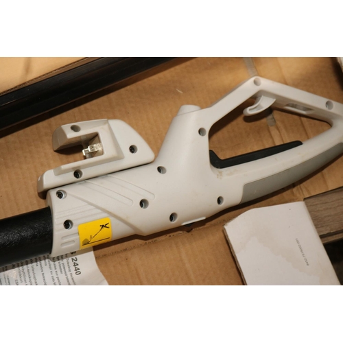 66 - BATTERY HEDGE TRIMMER (NO CHARGER)