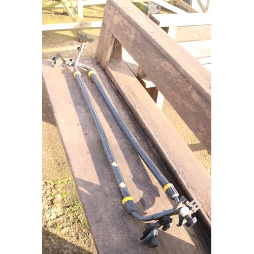 9 - ROOF BARS & RAIL GRIPS (UNIVERSAL)