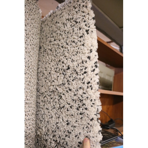 105 - LARGE SPECKLED RUG