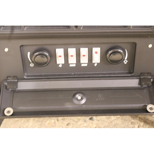 125 - ELECTRIC LOG EFFECT HEATER - WARRANTED UNTIL 12 NOON TUESDAY FOLLOWING THE ABOVE SALE