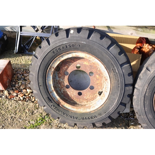 2 - FORKLIFT WHEELS, SIZE 750 X 15