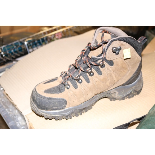 202 - GELERT WALKING BOOTS