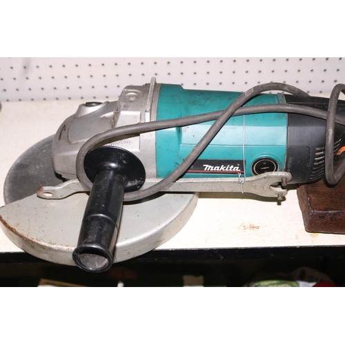 211 - MAKITA DISC CUTTER - WARRANTED UNTIL 12 NOON TUESDAY FOLLOWING THE ABOVE SALE