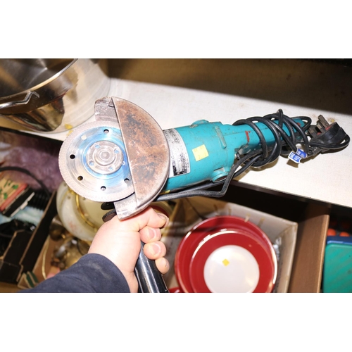 217 - SMALL ANGLE GRINDER - WORKING - WARRANTED UNTIL 12 NOON TUESDAY FOLLOWING THE ABOVE SALE