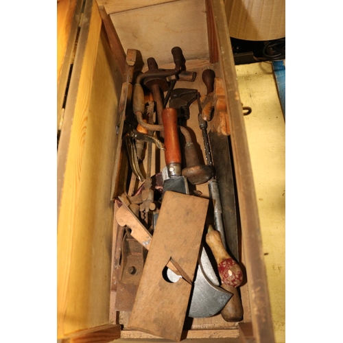 289 - CARPENTERS TOOL CHEST, INCL BRASS TENON SAW, BILLHOOK & FRAMES, DRILL BITS, ETC