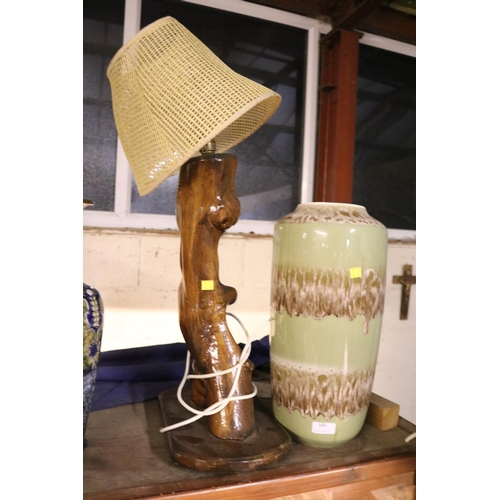 389 - WOODEN LAMP & VASE A/F