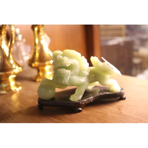 406 - JADE - DOG OF FOE CARVED ON STAND