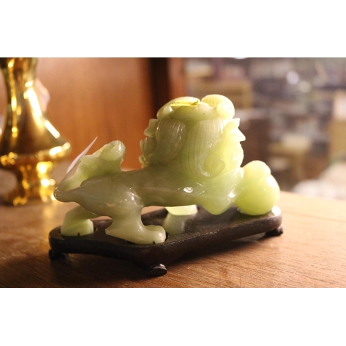 406 - JADE - DOG OF FOE CARVED ON STAND